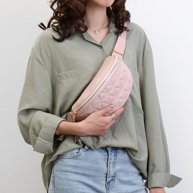 Diamond-Pattern Belt Bag | Sturdy & Practical