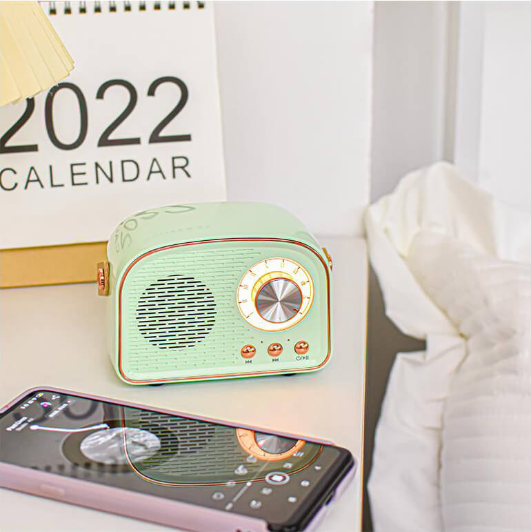 Retro-Style Portable Bluetooth Speaker with High-Quality Sound and Long Battery Life – Compact and Stylish Design