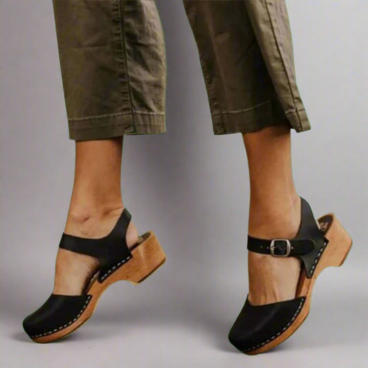 Women's Closed Toe Platform Clogs with Ankle Strap
