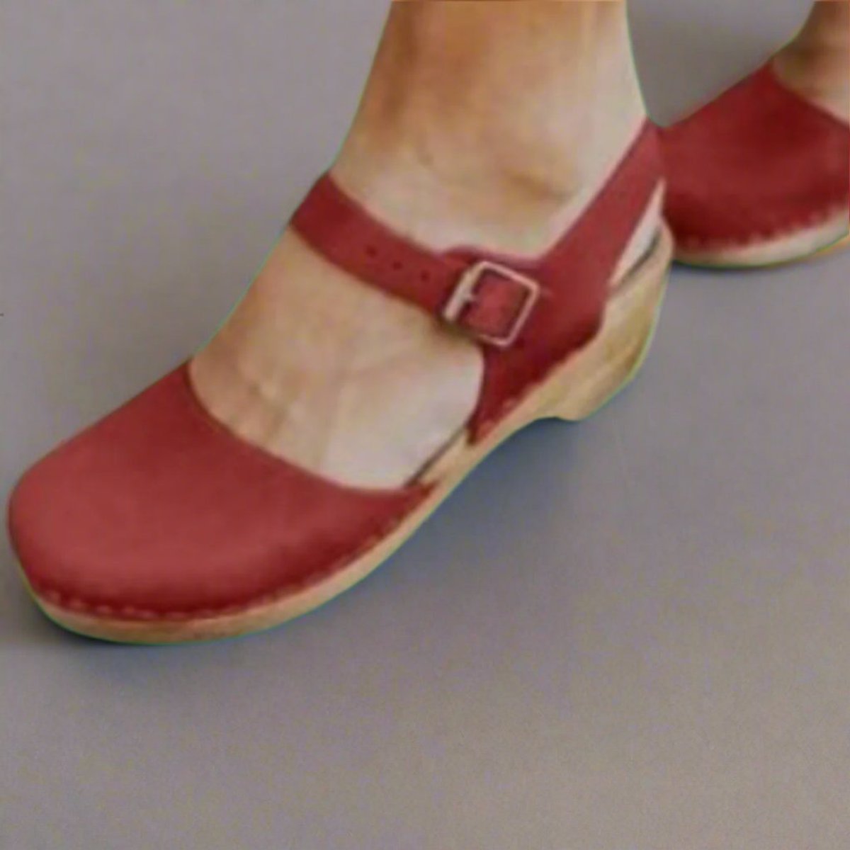 Women's Comfortable Closed-Toe Ankle-Strap Platform Clogs